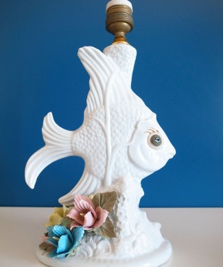 Lámpara de cerámica de Manises, con pez y flores de colores. Vintage años 60s.
