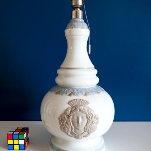 Lámpara de porcelana LLADRÓ, modelo ALFIL OLIMPIA. Vintage años 70s.