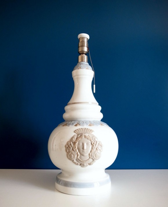 Lámpara de porcelana LLADRÓ, modelo ALFIL OLIMPIA. Vintage años 70s.