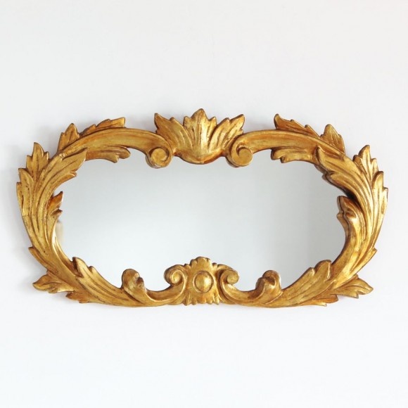 Espejo barroco de madera tallada y dorada al pan de oro. Vintage siglo XX.