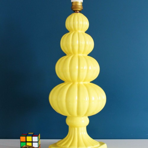 Lámpara vintage de cerámica amarilla de Manises, años 50s-60s.