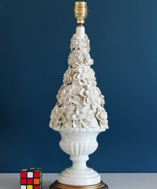 Lámpara de cerámica de Manises, blanca nacarada. Vintage 50s-60s.