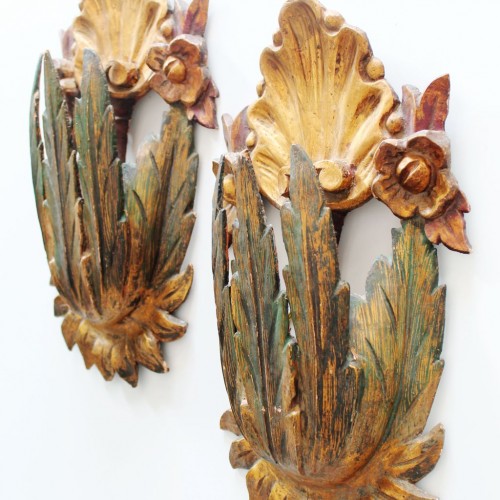 Pareja de apliques barrocos de madera tallada y policromada. Vintage siglo XX.