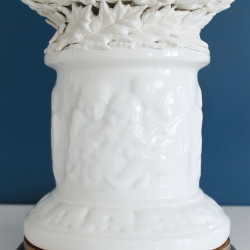 Excelente lámpara de cerámica de Manises con hojas de acebo, vintage años 50-60.