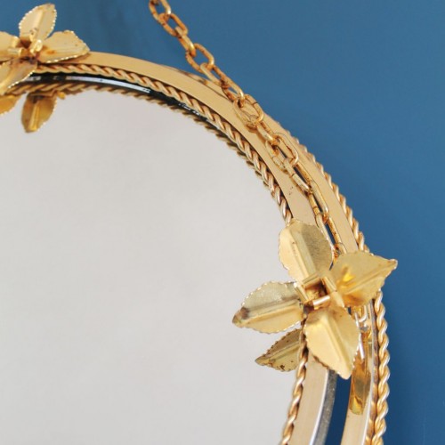 Espejo retroiluminado con marco de acero dorado y flores, vintage años 60s.
