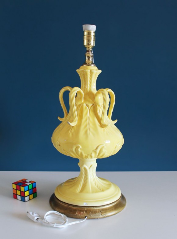 Lámpara de Manises en cerámica amarilla. Vintage 50s-60s.