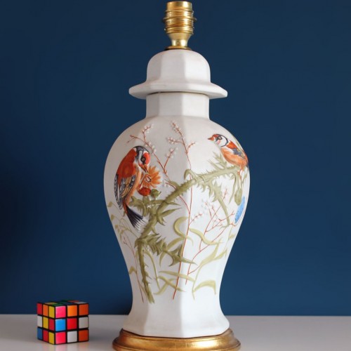 Lámpara de porcelana pintada a mano, jilgueros y cardos. Vintage 50s-60s.
