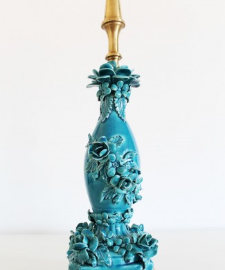 Delicada lámpara de cerámica de Manises y bronce, vintage 50s-60s.