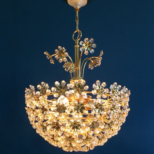 PALWA LEUCHTEN Espectacular lámpara de techo de latón y flores de cristal tallado, Alemania, vintage 60s.