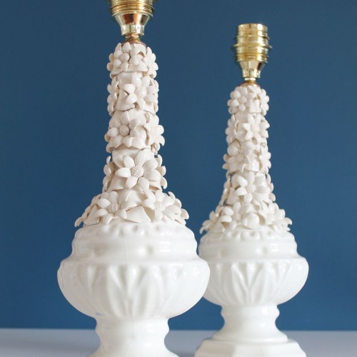 Pareja de lámparas de cerámica blanca de Manises. Vintage años 50s-60s.