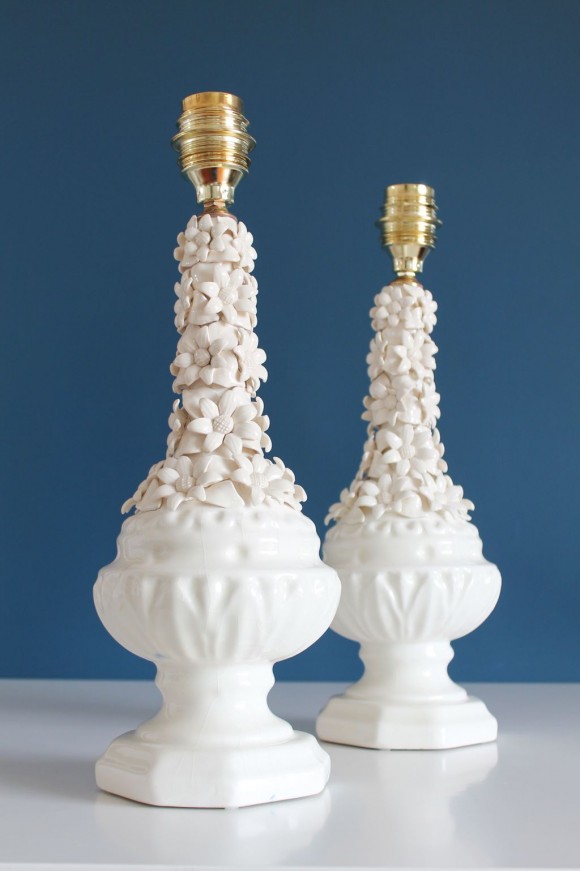 Pareja de lámparas de cerámica blanca de Manises. Vintage años 50s-60s.