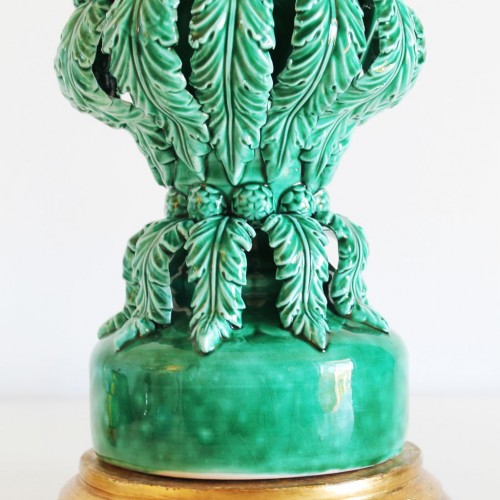 Excelente lámpara vintage de cerámica de Manises, C. Bondía, verde con hojas y flores, años 50-60.