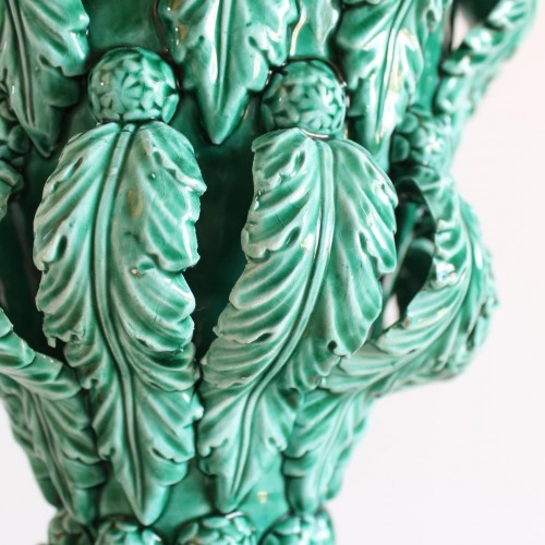Excelente lámpara vintage de cerámica de Manises, C. Bondía, verde con hojas y flores, años 50-60.