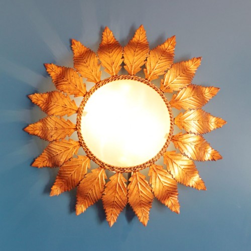 Lámpara sol de forja dorada. Lámpara de techo o aplique de pared. Vintage años 60s.