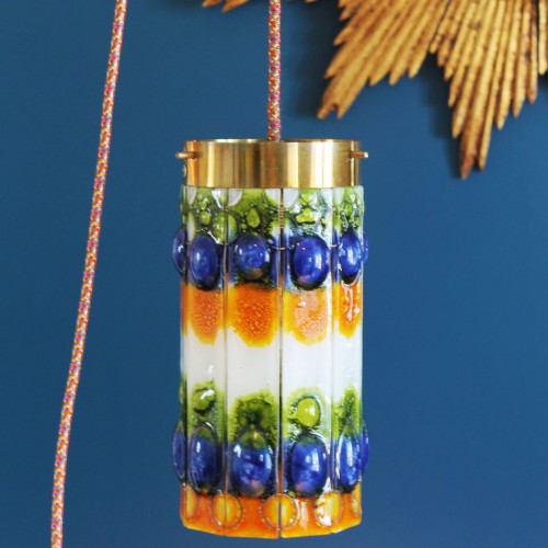 Lámpara de suspensión o farolillo, con tulipa de cristales de colores y latón. Vintage 50s-60s.