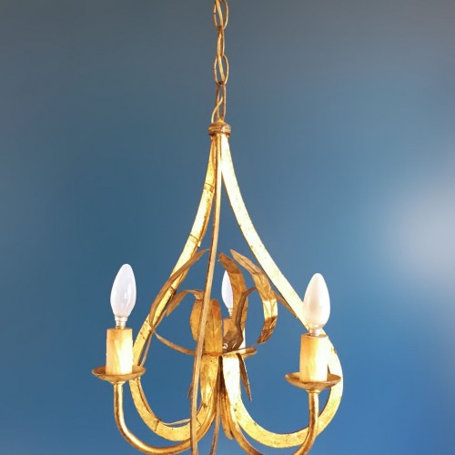 Lámpara chandelier de techo en forja dorada. Forma de corazón y hojas. Vintage 50s-60s.