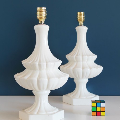 Pareja de lámparas de cerámica de Manises. Cerámica blanca, modelo pagoda. Vintage 50s-60s.