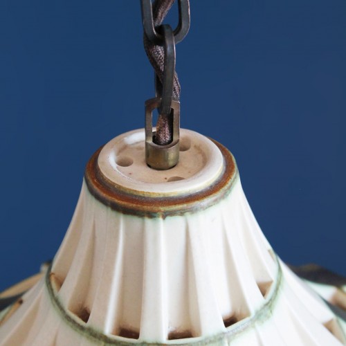 Lámpara de techo de cerámica calada. Dinamarca, vintage años 70s.