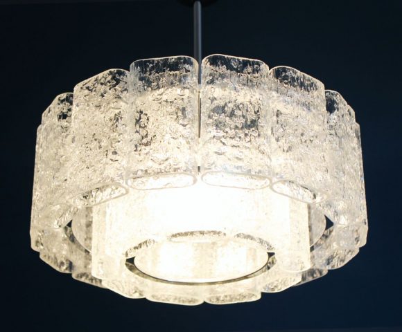DORIA LEUCHTEN Lámpara chandelier de techo, vintage años 60s. PAREJA disponible.