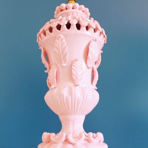 Lámpara de cerámica rosa de Manises. C. Hispania. Vintage años 50s-60s.