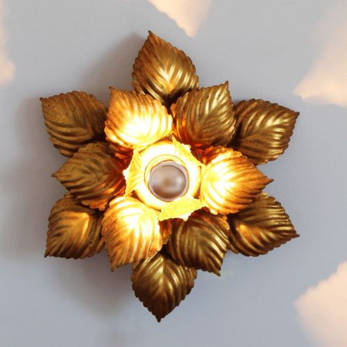 Lámpara flor de techo o aplique de pared en forja dorada. Vintage años 80s.