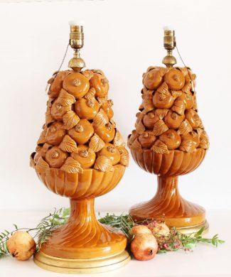 Excepcional pareja de lámparas de cerámica de Manises (Valencia). Perfecto estado de conservación.