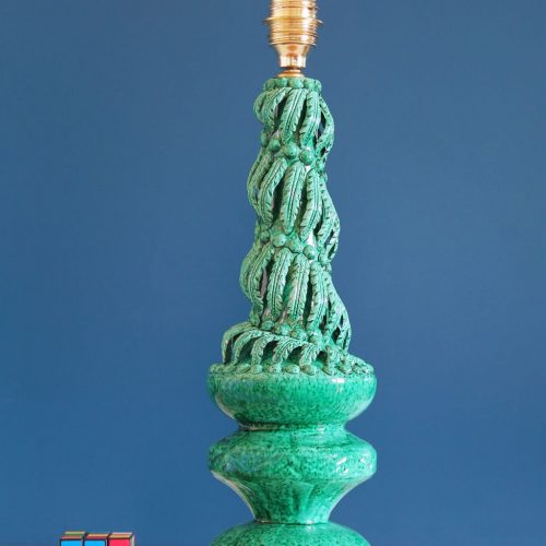 Lámpara de cerámica de Manises, Vintage 50s-60s. Cerámica verde y peana de madera dorada.