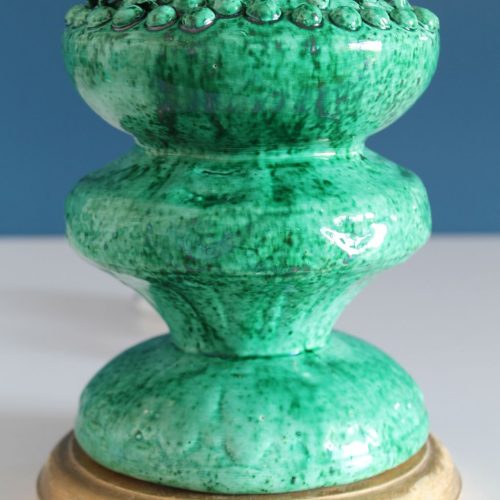 Lámpara de cerámica de Manises, Vintage 50s-60s. Cerámica verde y peana de madera dorada.