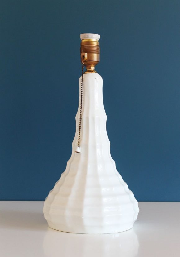 Lámpara de cerámica de Manises, en color blanco. Vintage años 50s-60s.
