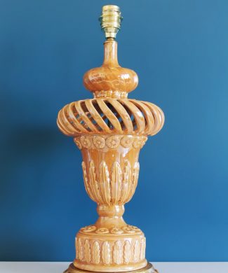 Gran lámpara de cerámica calada de Manises en color caramelo, vintage años 50-60.