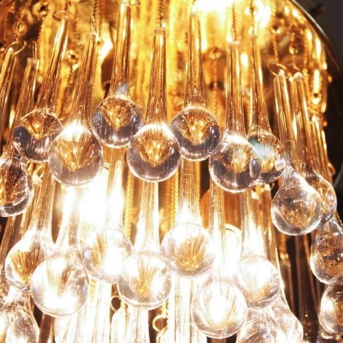 MURANO - Lámpara chandelier de techo de lágrimas de cristal y latón dorado. Vintage años 60s.