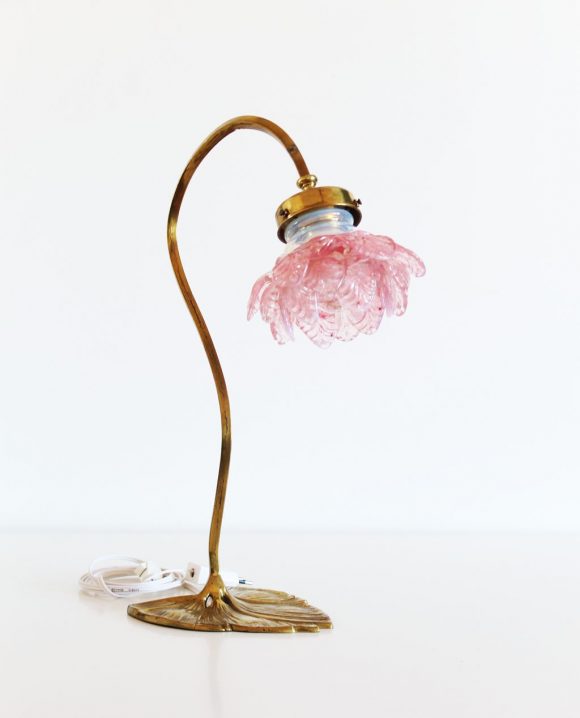 Exquisita lámpara Art Nouveau de latón y cristal - principios del siglo XX.