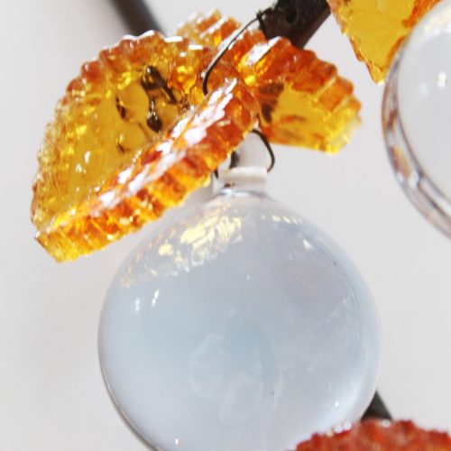MANZANAS DE CRISTAL - Preciosa pareja de apliques de cristal y latón dorado, vintage años 50s-60s. Lámpara a juego.