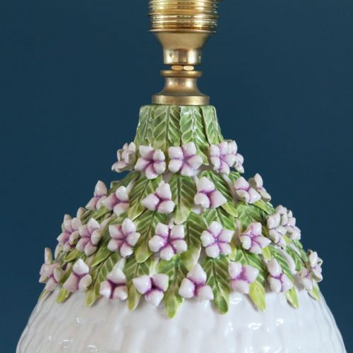 Lámpara de cerámica de Manises, canasto con flores, "Casés", vintage 50s-60s.