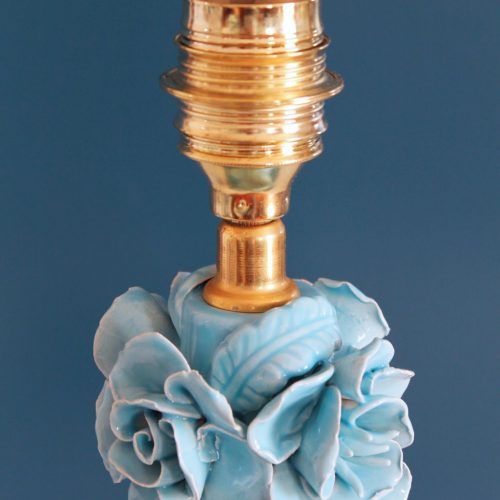 Lámpara de Manises en cerámica azul. Flores y hojas. Vintage 50s-60s.