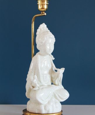 Lámpara de cerámica de Manises, figura de Buda. Blanco roto efecto craquelado. Vintage años 50s-60s.