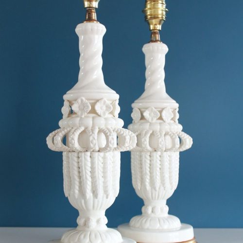 Excelente pareja de lámparas de cerámica blanca de Manises, C. Bondía. Vintage años 50s-60s.