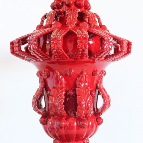 Excepcional lámpara de cerámica de Manises. C. Bondía. Roja con flores y hojas. Vintage 50s-60s.