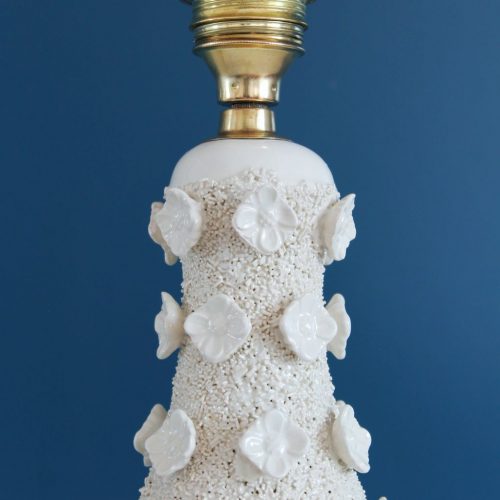 Lámpara de cerámica de Manises, Bondía. Cerámica blanca con flores. Vintage 50s-60s.