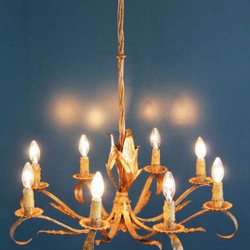 Espectacular gran chandelier o lámpara de techo, en forja dorada. Hecha en España, vintage 50s-60s