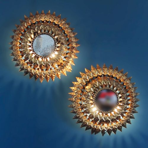 Pareja de espejos sol retroiluminados - lámparas o apliques en forja dorada. Vintage años 60s.