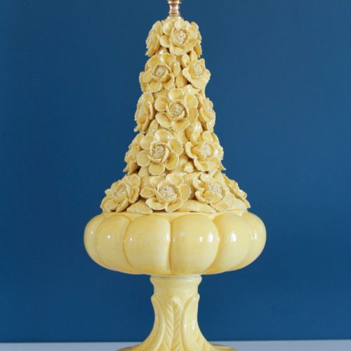PEONÍAS AMARILLAS - Gran lámpara de cerámica de Manises. Cerámica amarilla, flores y hojas. Vintage años 50s-60s.
