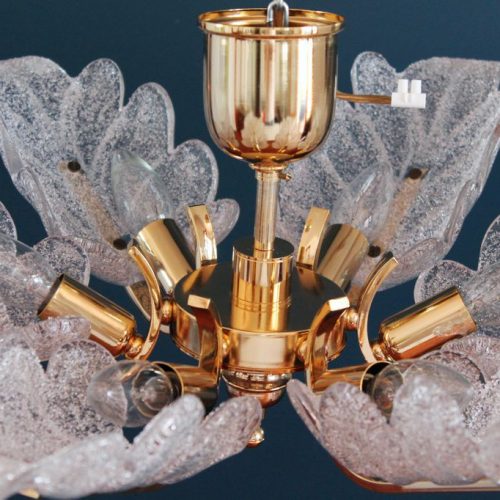 CARL FAGERLUND - ORREFORS. Lámpara chandelier de techo, hojas de cristal y latón dorado. Suecia, Vintage años 60s-70s.