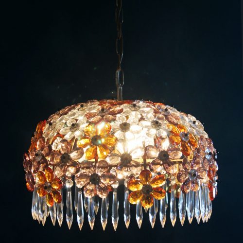 Espectacular lámpara de techo con flores y lágrimas de cristal, vintage 70s.