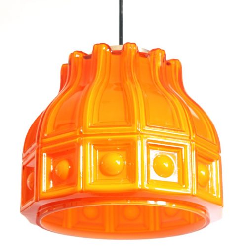 HELENA TYNELL para FLYGSFORS. Lámpara de techo de cristal opal naranja. Suecia, vintage años 60s.