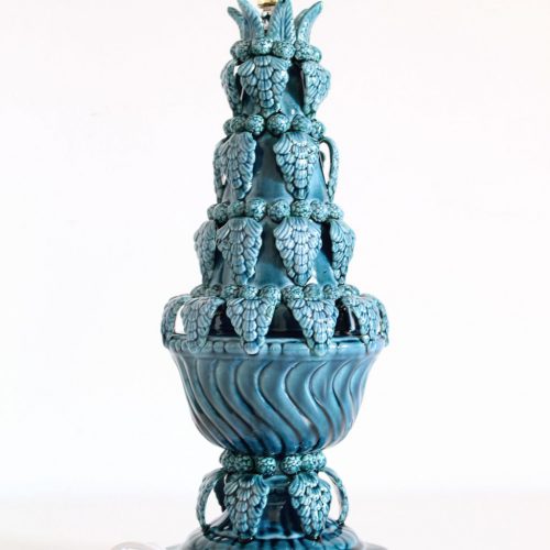 Singular lámpara de cerámica de Manises, en color azul grisáceo. C. Bondía. Vintage años 50s- 60s.