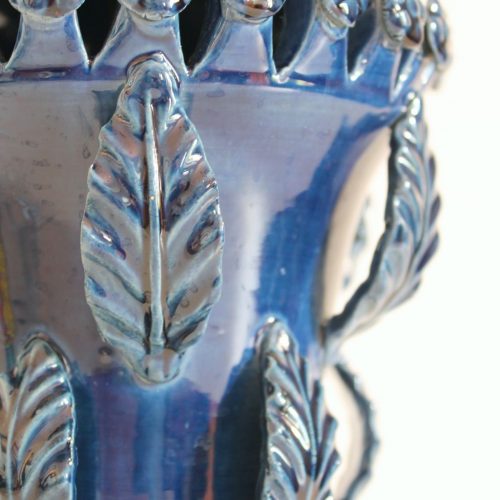 Exquisita lámpara de cerámica de Manises (Valencia). Azul oscuro. C. Hispania. Vintage años 50s-60s.