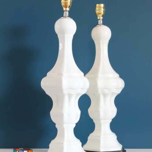 Elegantísima pareja de lámparas de cerámica blanca de Manises. Bondía. Vintage 50s-60s.