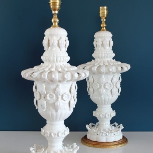 Espectacular pareja de lámparas de cerámica de Manises en color blanco. Restauradas. Vintage 50s-60s.