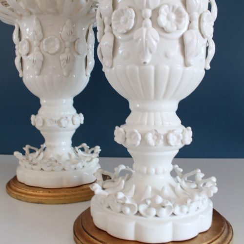 Espectacular pareja de lámparas de cerámica de Manises en color blanco. Restauradas. Vintage 50s-60s.